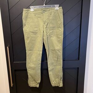 Cabi Green Cargo Pants. Capri